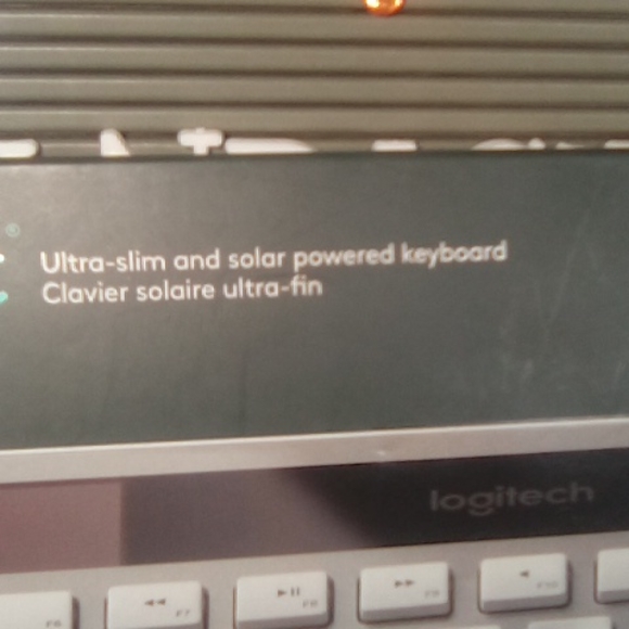 K750 SOLAR POWERED SILVER , ULTRA-SLIM , WIRELESS KEYBOARD FOR MAC - Picture 3 of 3